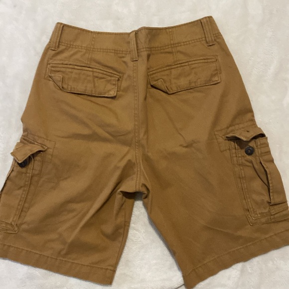 Men’s Khaki Color Old Navy Cargo Shorts - Picture 2 of 7